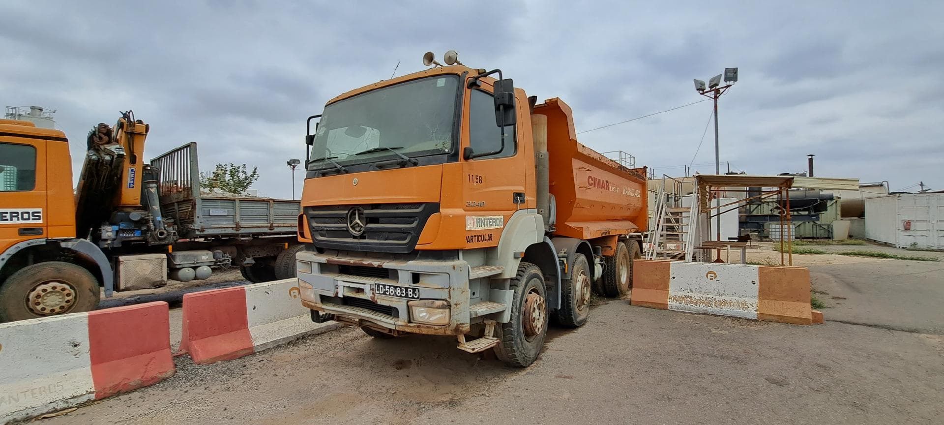 Camião basculante MERCEDES BENZ — imagen 8