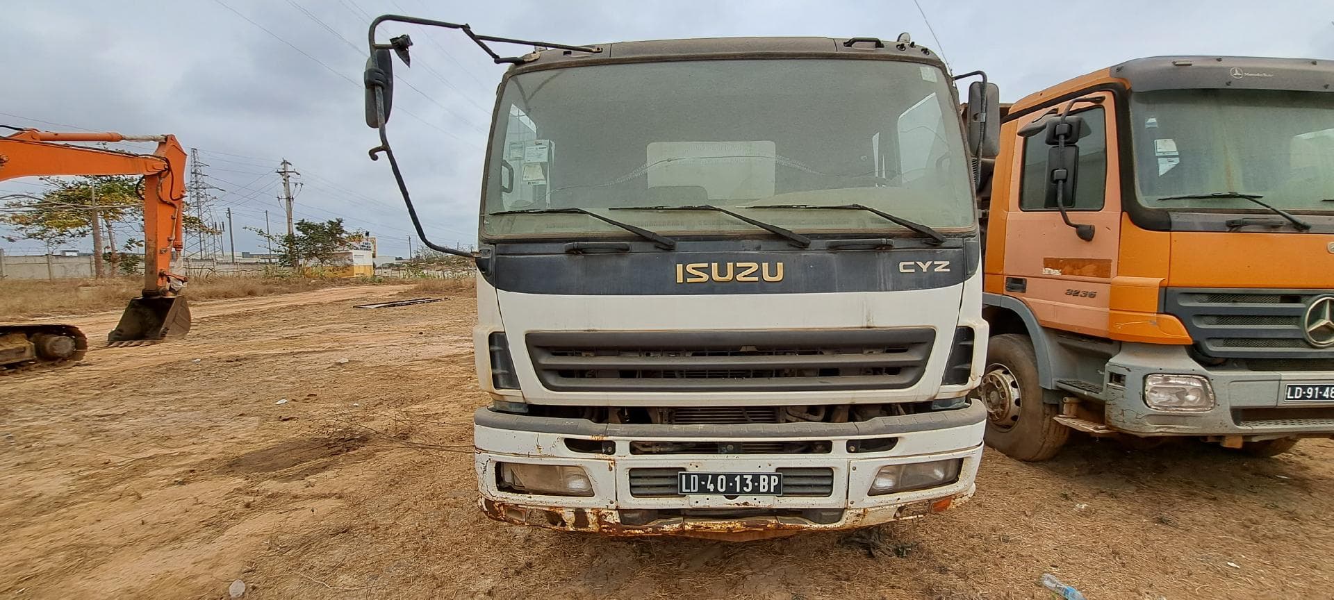 Camião basculante ISUZU · Belas — imagem 5