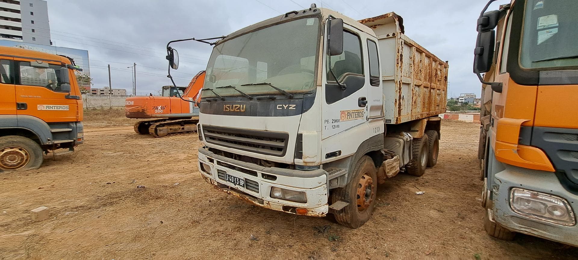 Camião basculante ISUZU · Belas — imagem 4