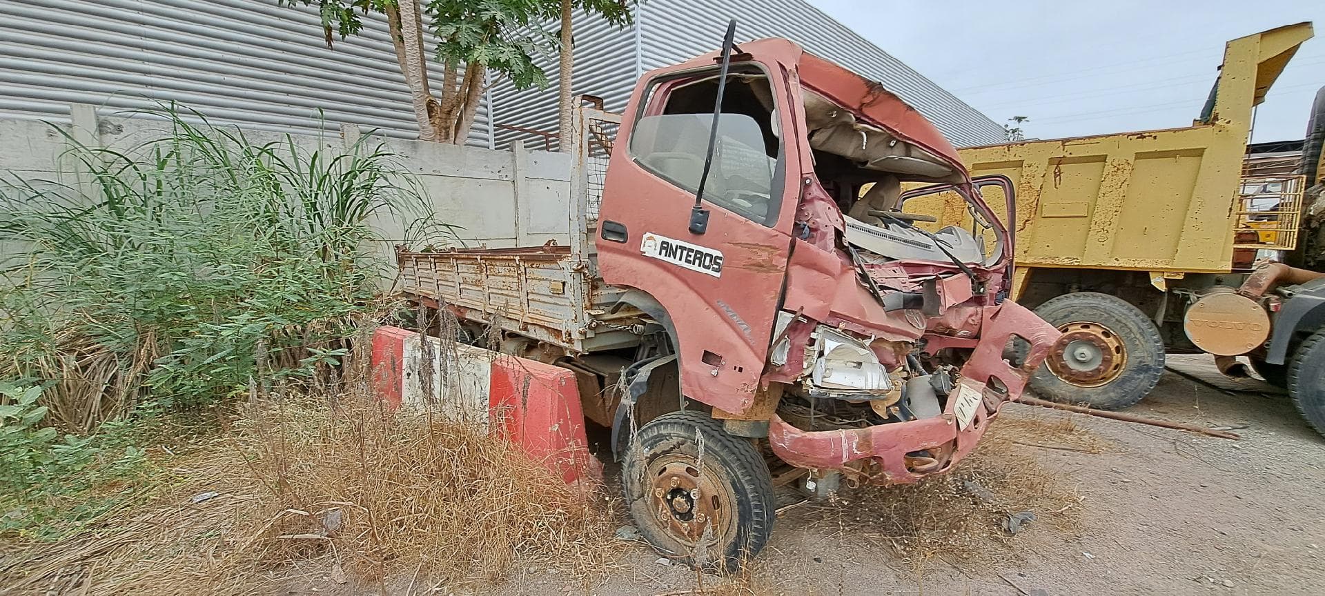 Camião basculante TOYOTA — imagem 2