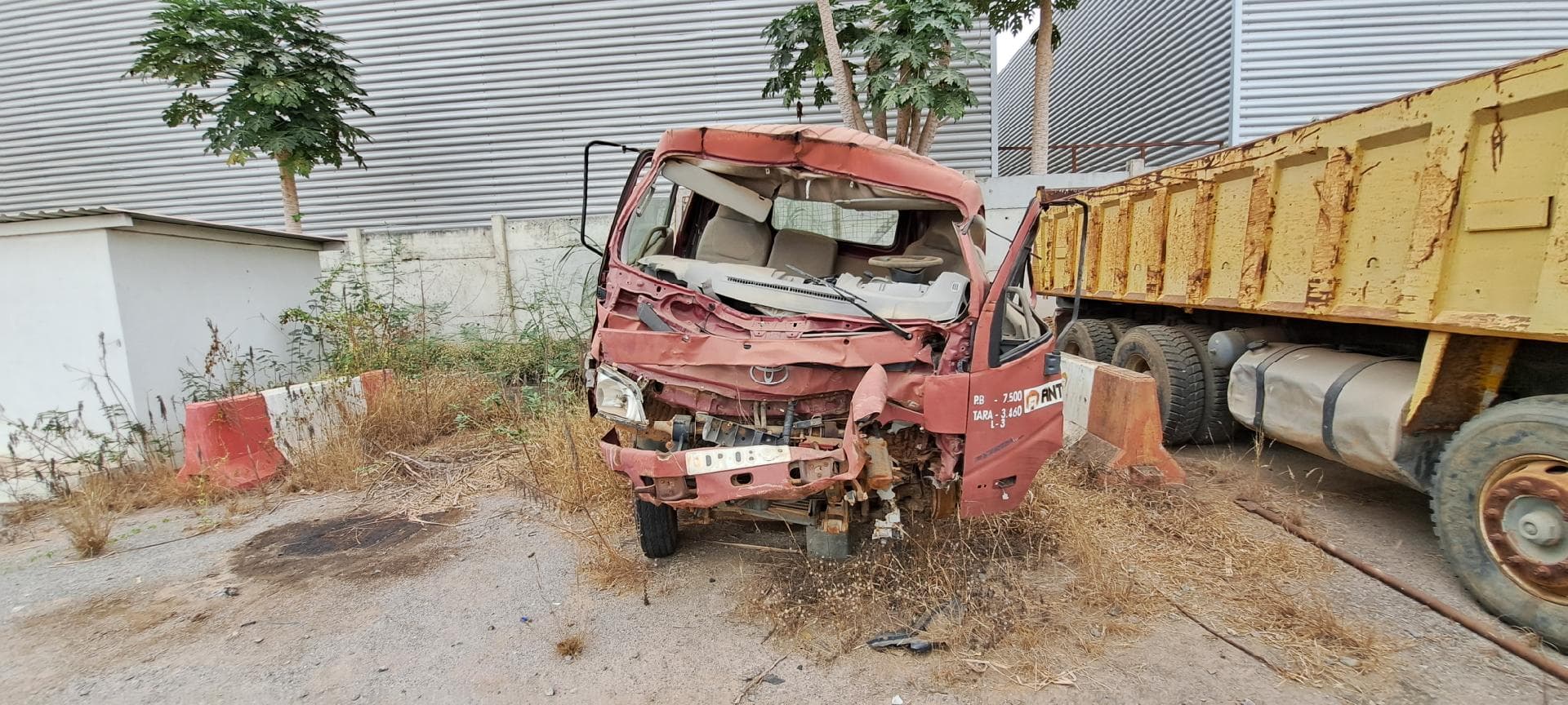 Camião basculante TOYOTA — imagem 4