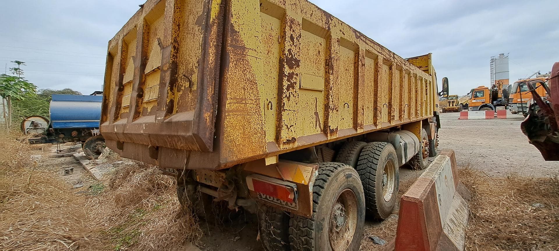 Camião basculante VOLVO FM12 — imagen 6