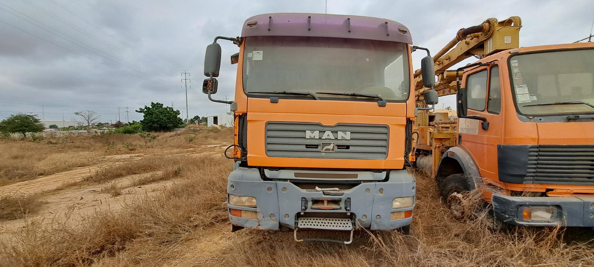 Camião basculante MAN · Belas — imagen 4