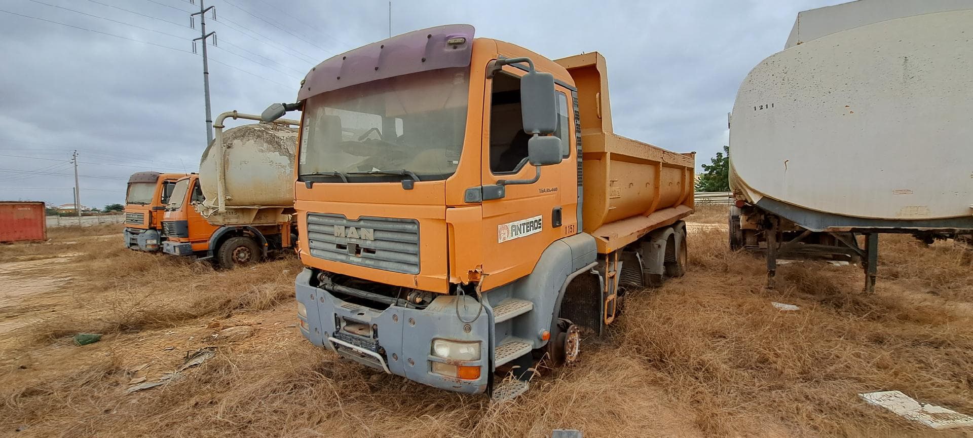 Camião basculante MAN TGA35.440 — imagen 1