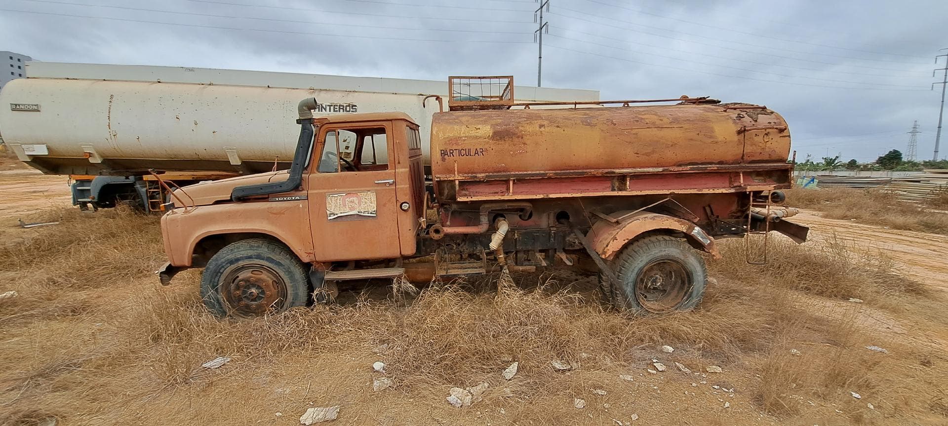 Camião cisterna TOYOTA 110L — imagem 4