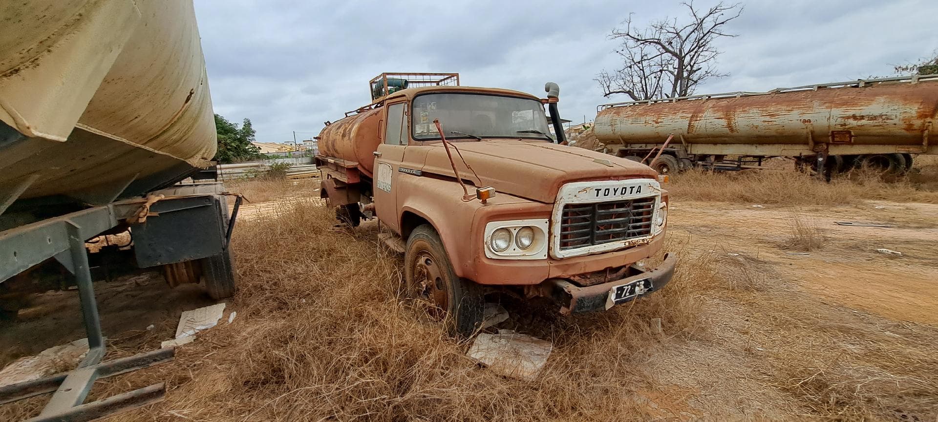Camião cisterna TOYOTA 110L — imagem 6