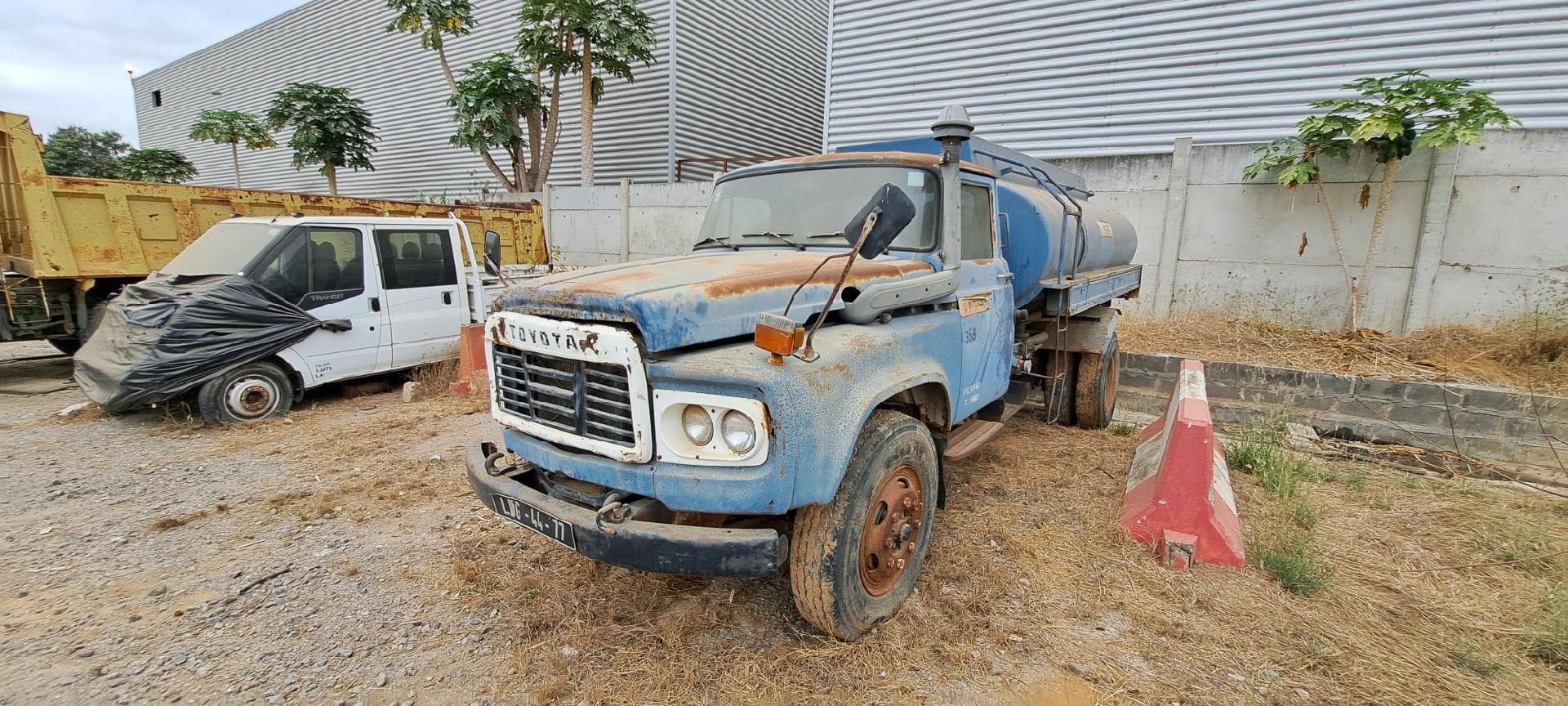 Camião cisterna TOYOTA DA115H3 — imagen 1