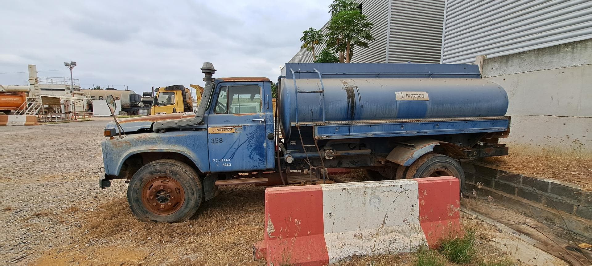 Camião cisterna TOYOTA DA115H3 — imagen 3