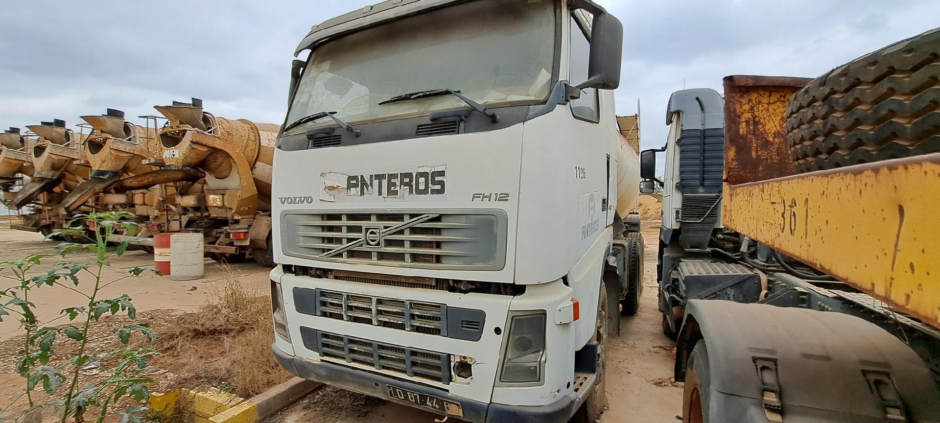 Camião trator VOLVO FH12