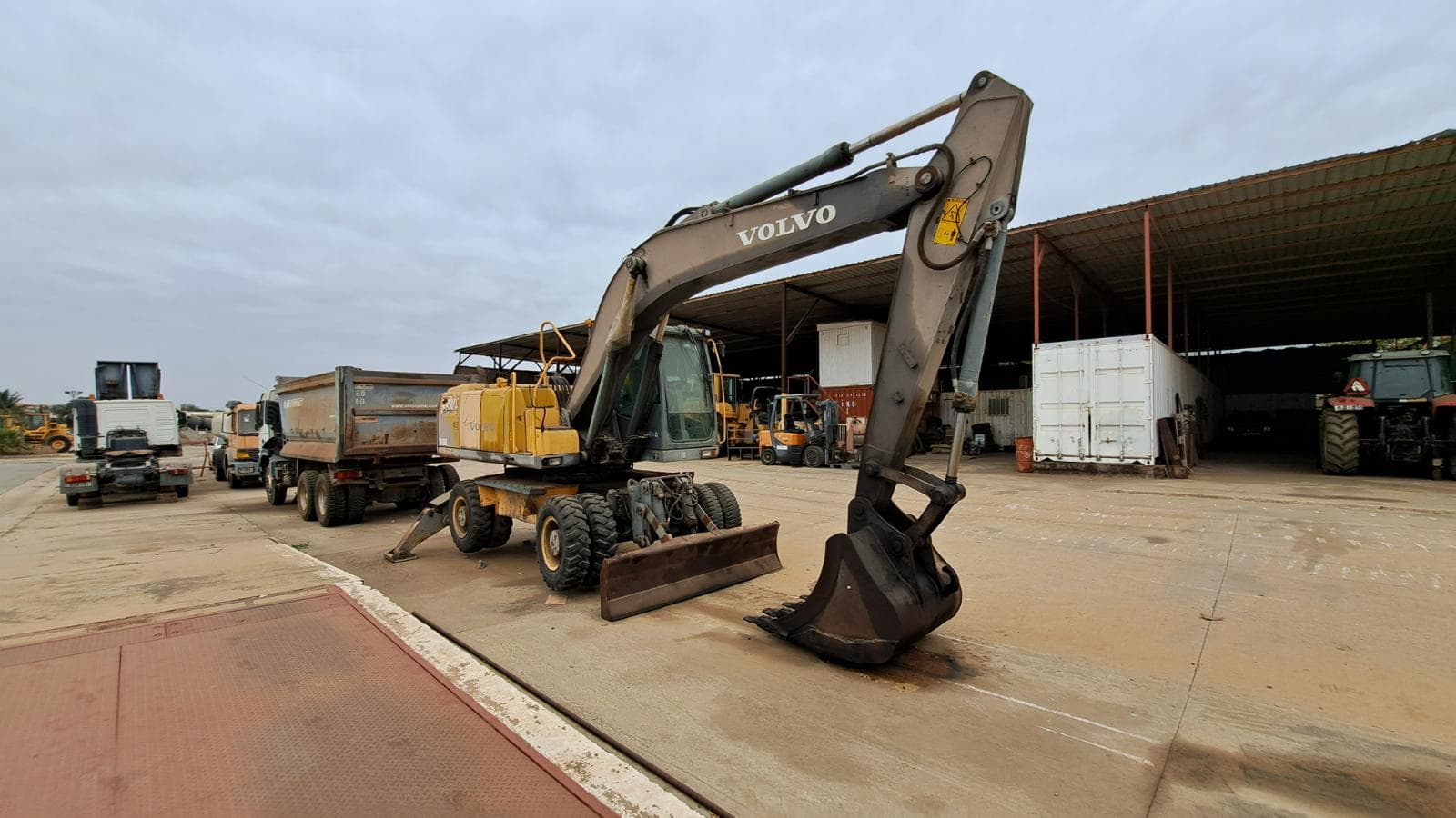 Giratoria VOLVO EW 180C — imagen 3
