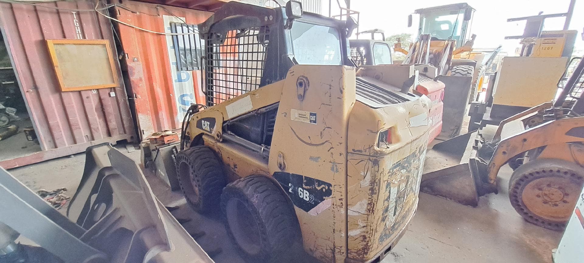 Mini pá CATERPILLAR 216B — imagen 5