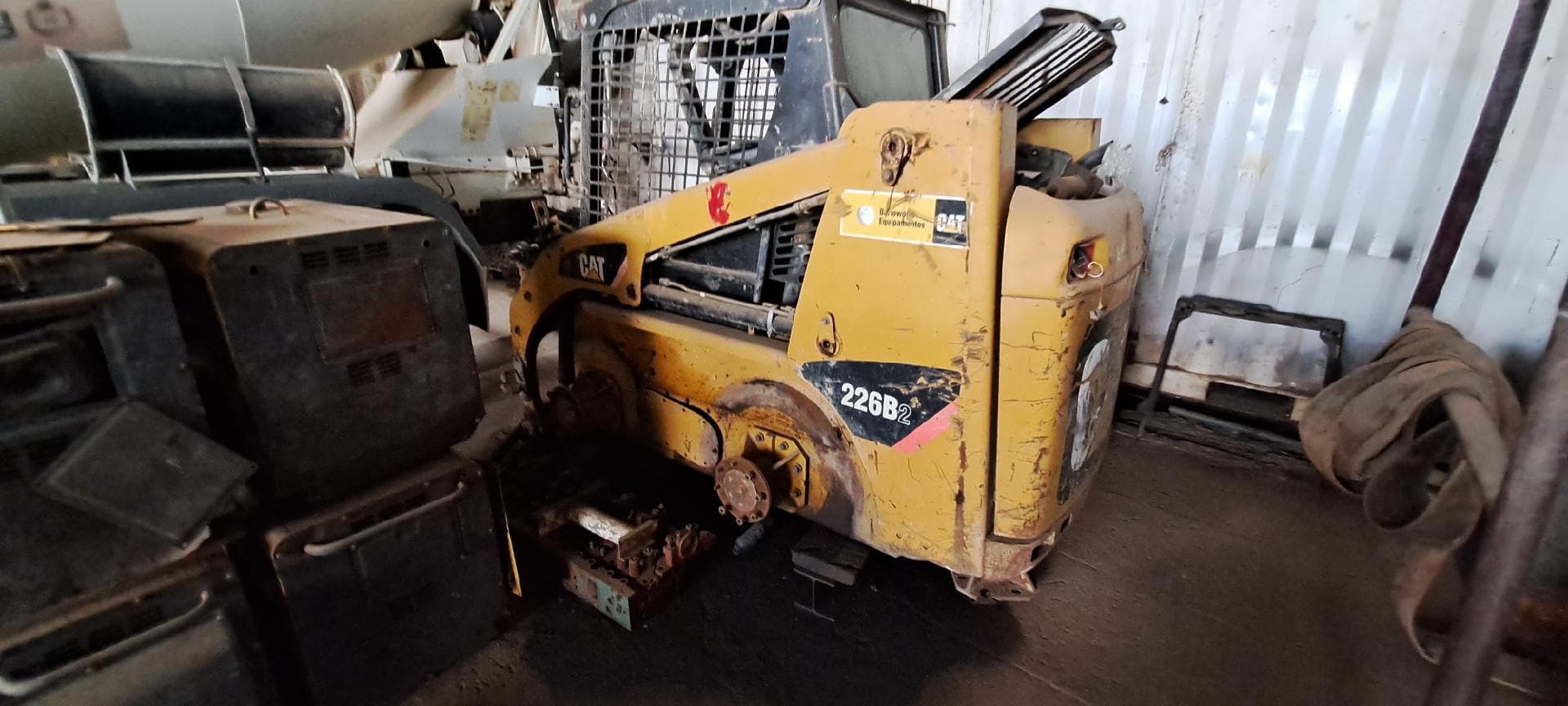 Mini pá CATERPILLAR 226B — imagen 2