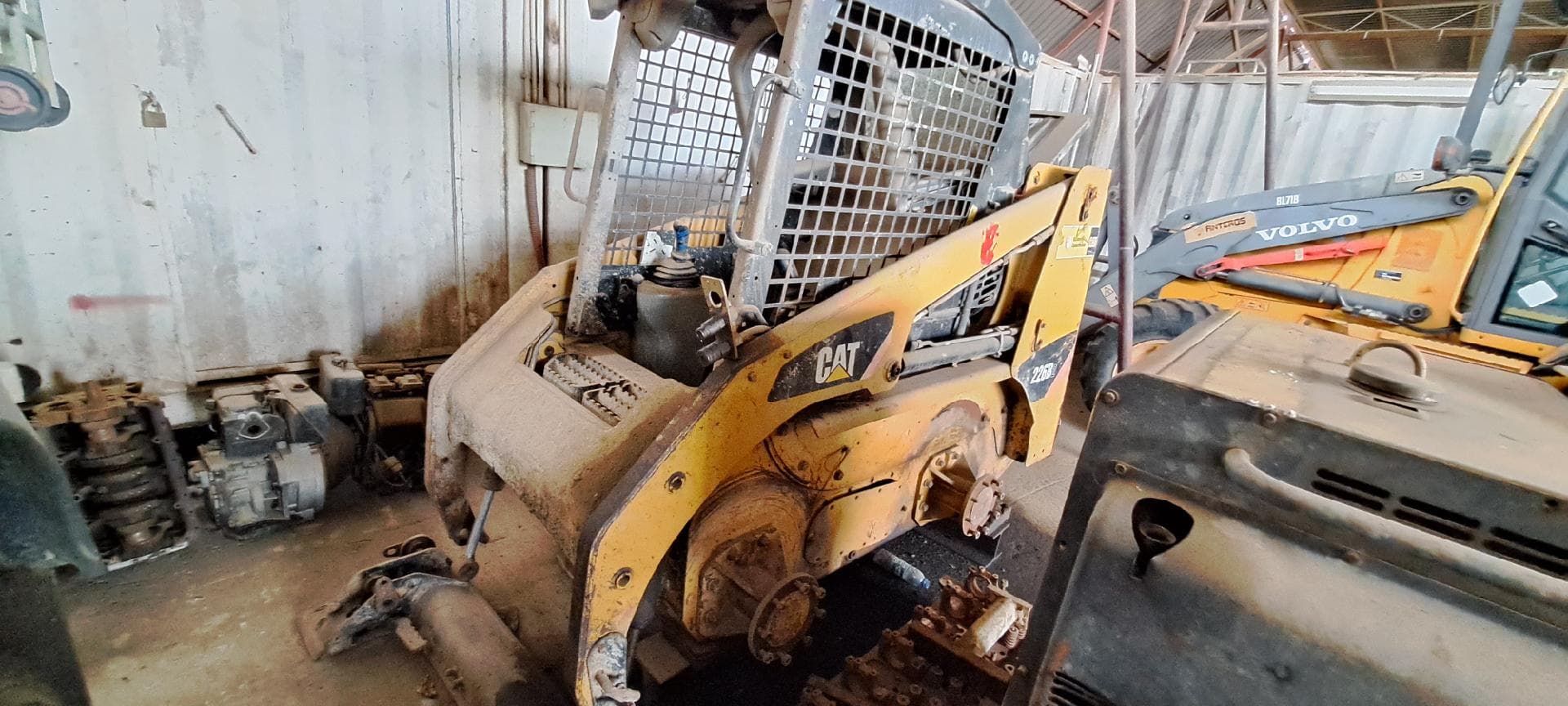 Mini pá CATERPILLAR 226B — imagen 1