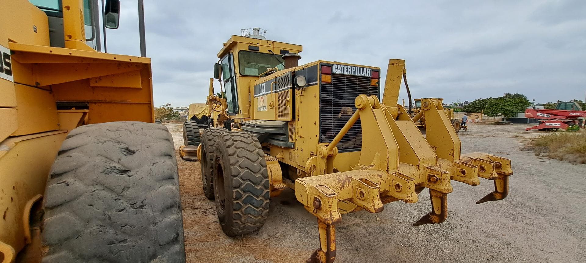 Motoniveladora CATERPILLAR — imagen 12
