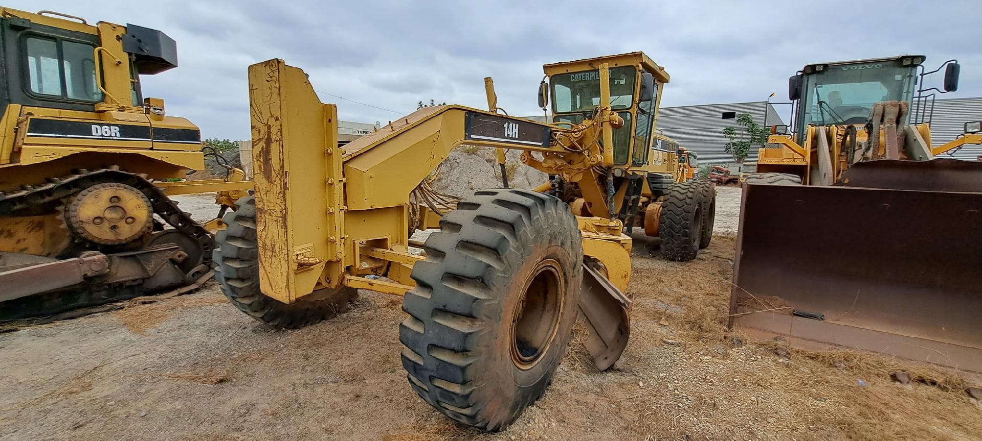 Motoniveladora CATERPILLAR — imagen 14