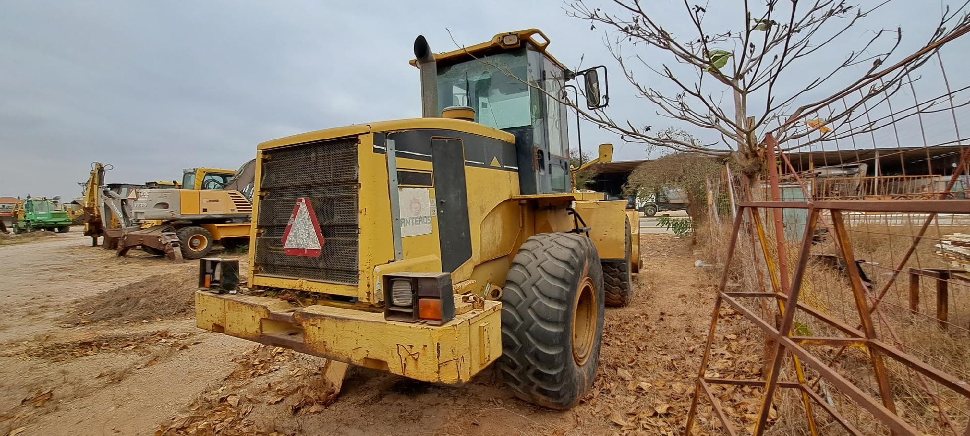 Pá carregadora CATERPILLAR 938G — image 2