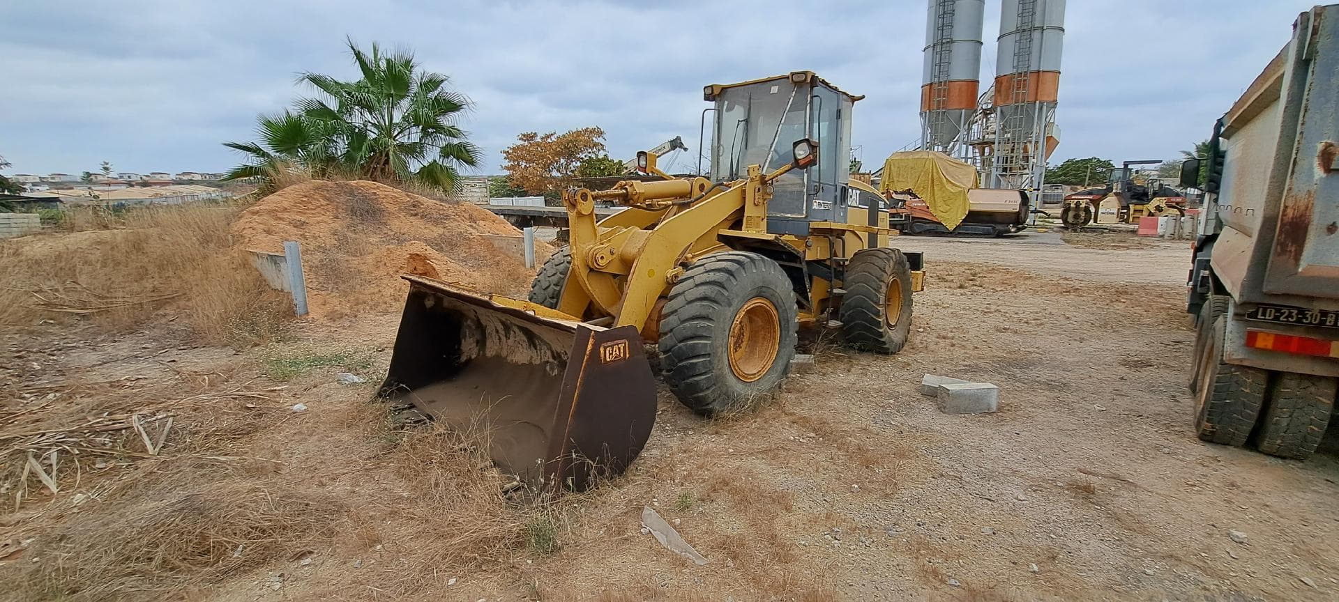 Pá carregadora CATERPILLAR 938G — imagen 4
