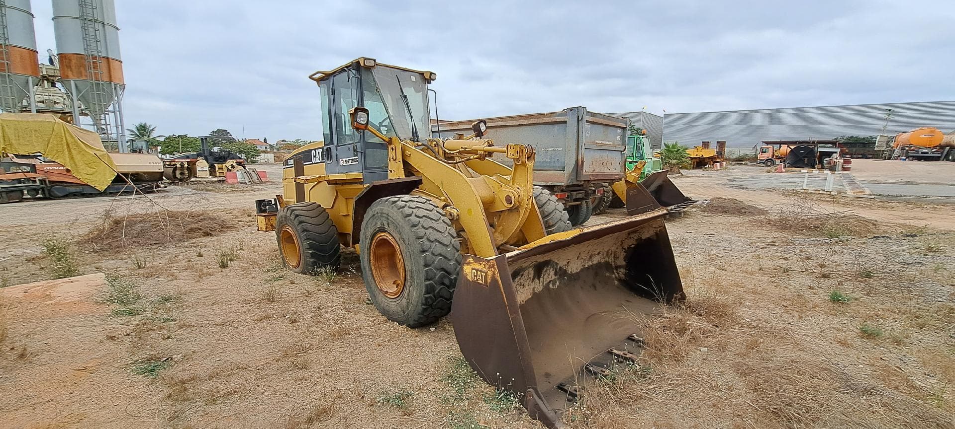 Pá carregadora CATERPILLAR 938G — imagen 1