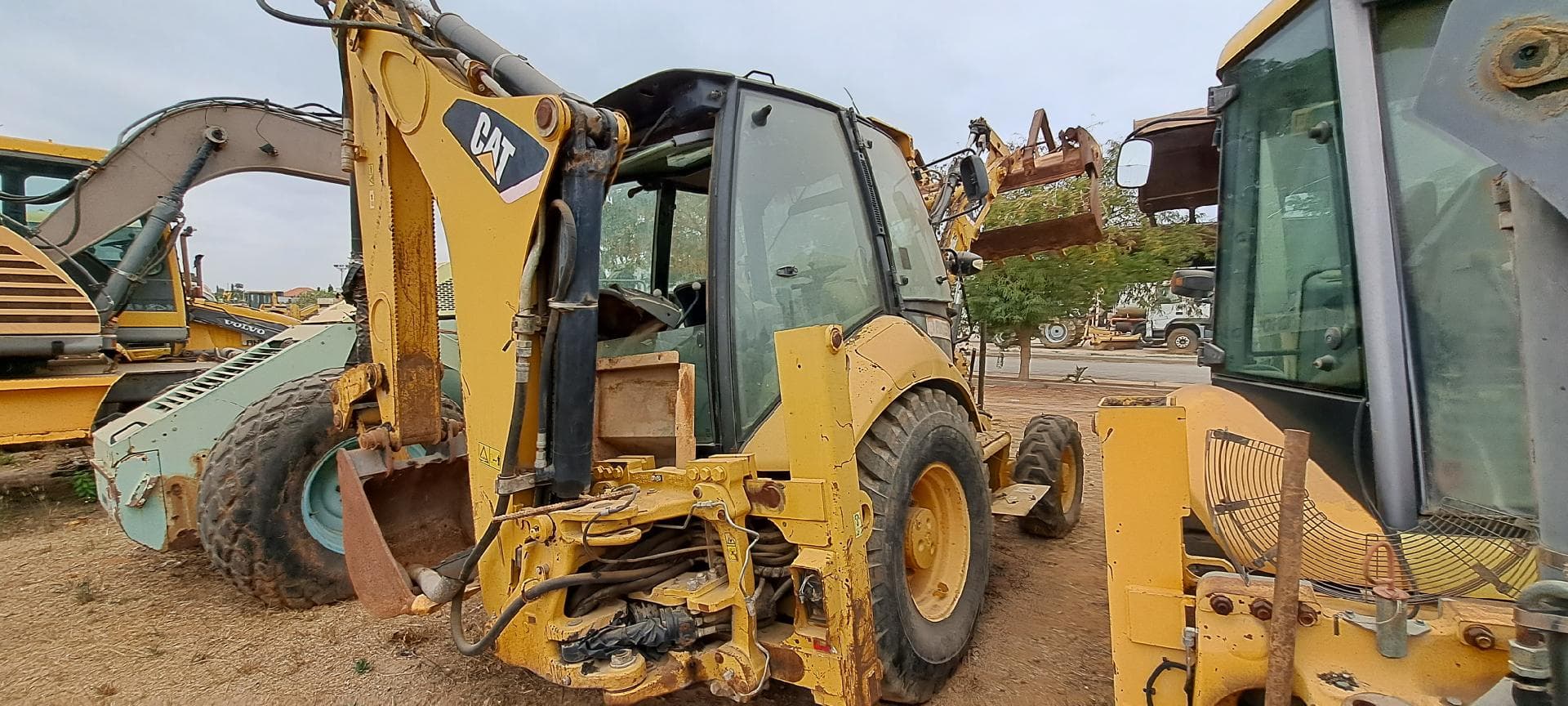 Retroescavadora CATERPILLAR 428E — imagen 2