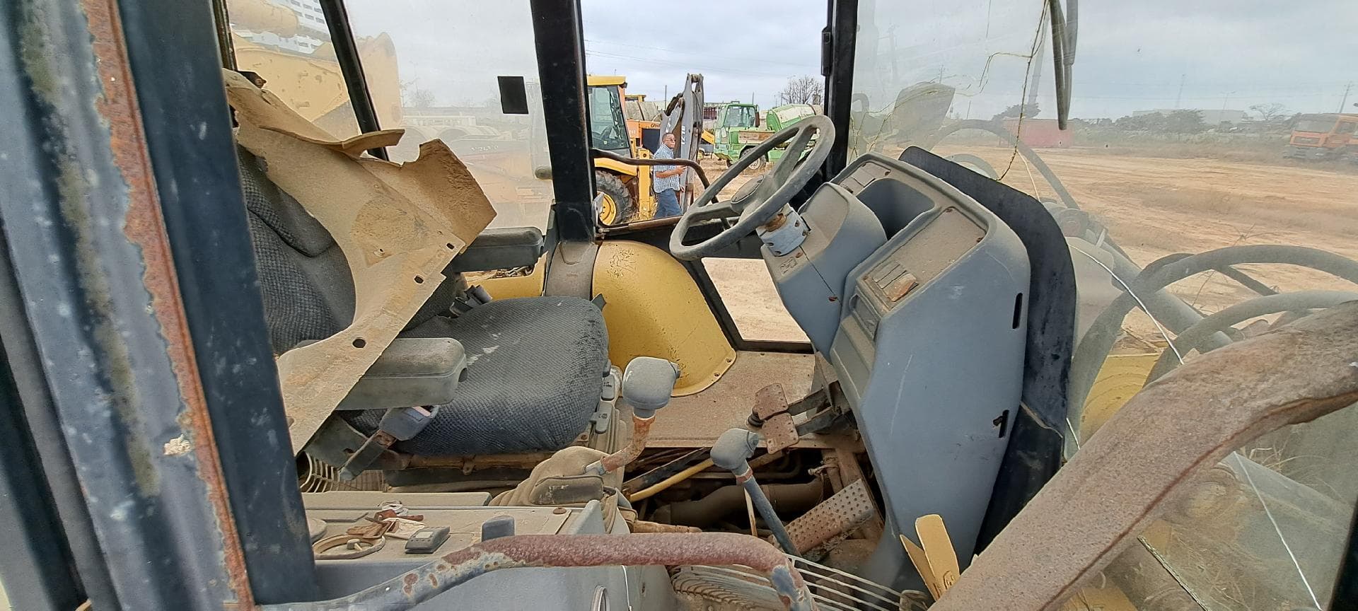 Retroescavadora CATERPILLAR 438C — image 5