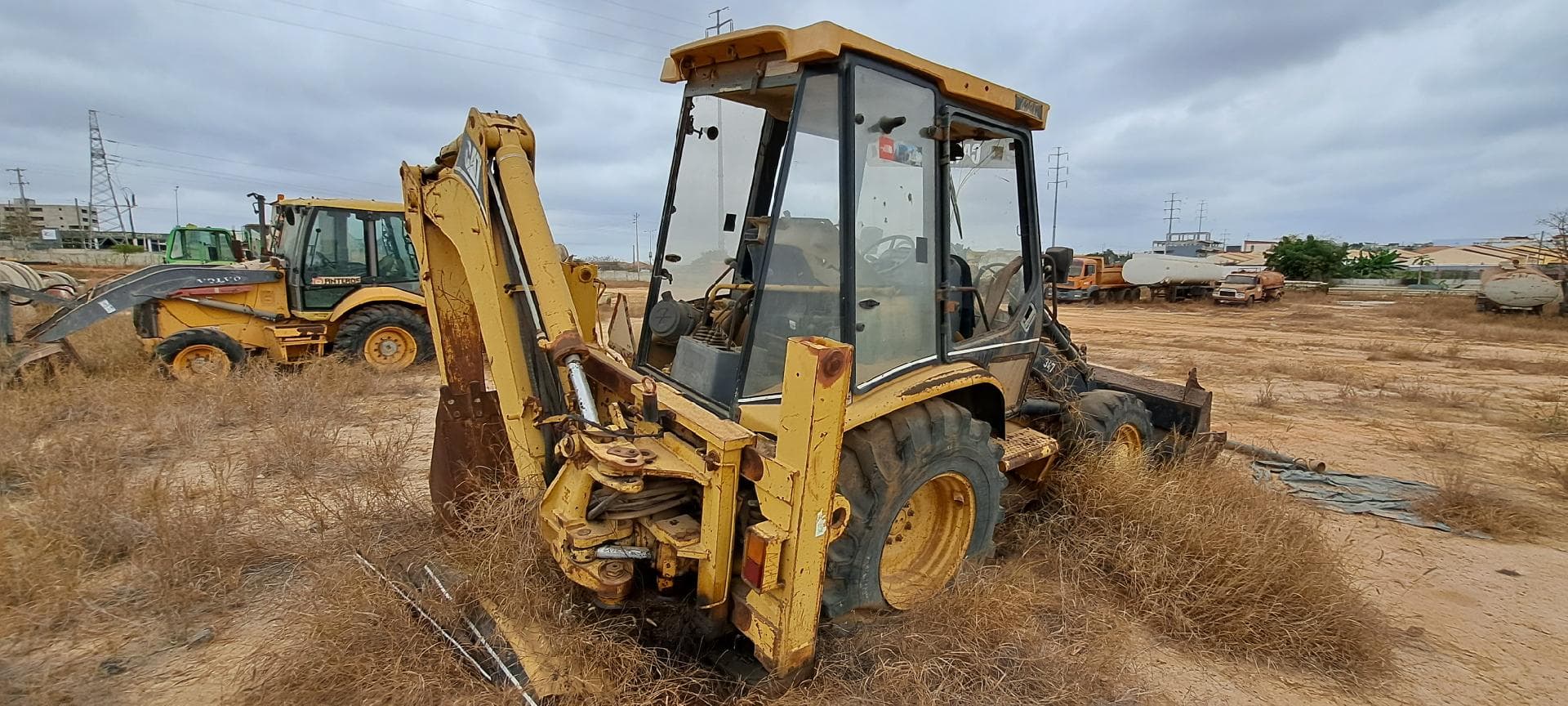 Retroescavadora CATERPILLAR 438C — image 6