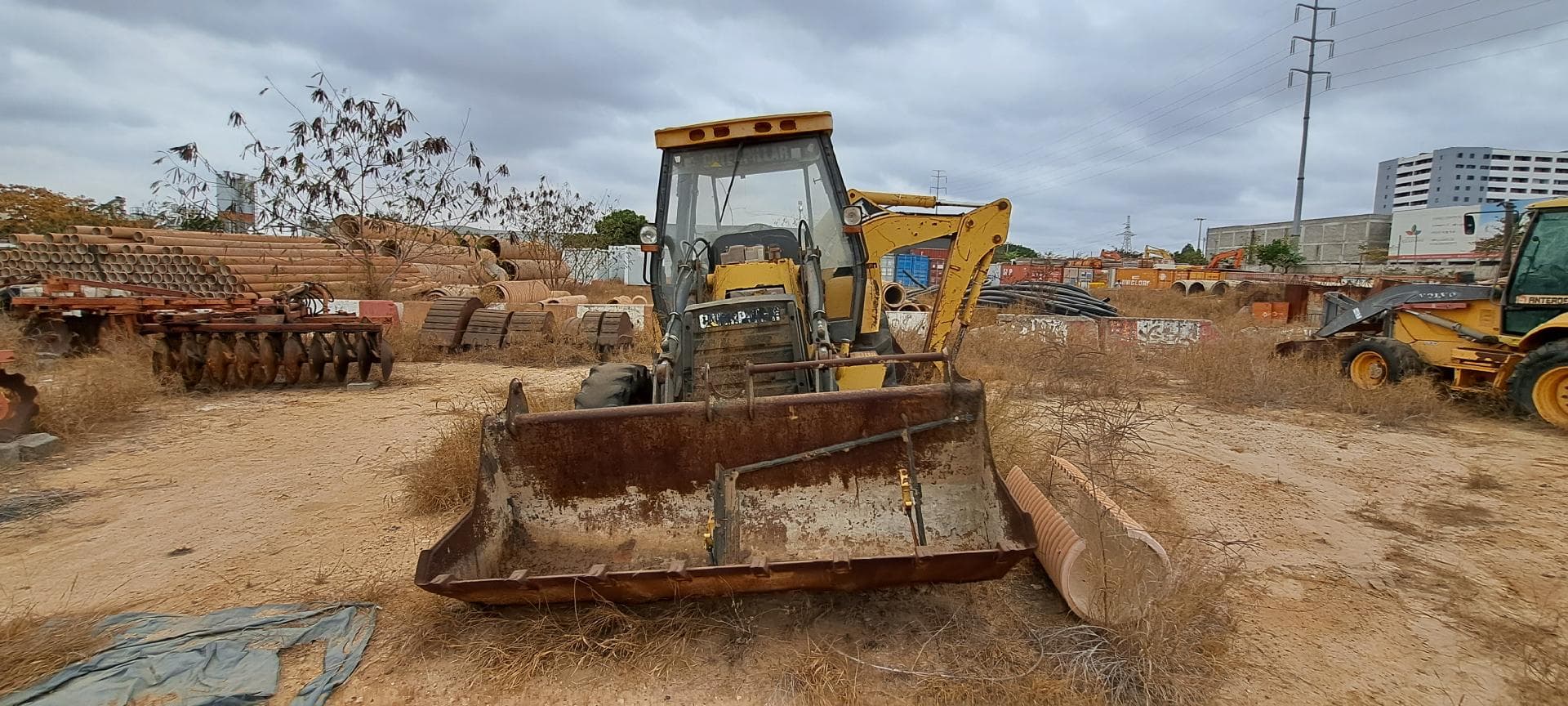 Retroescavadora CATERPILLAR 438C
