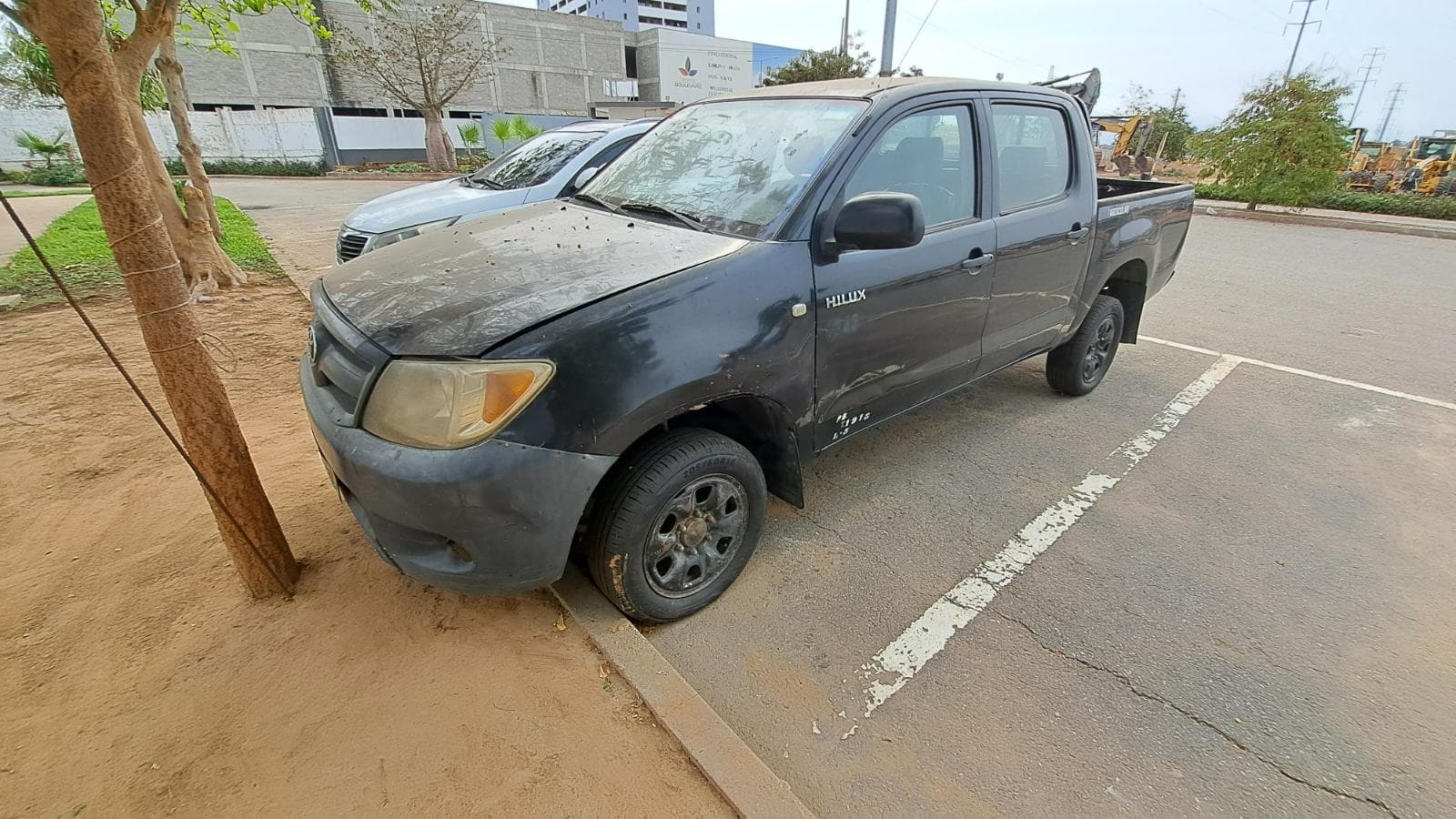 TOYOTA HILUX