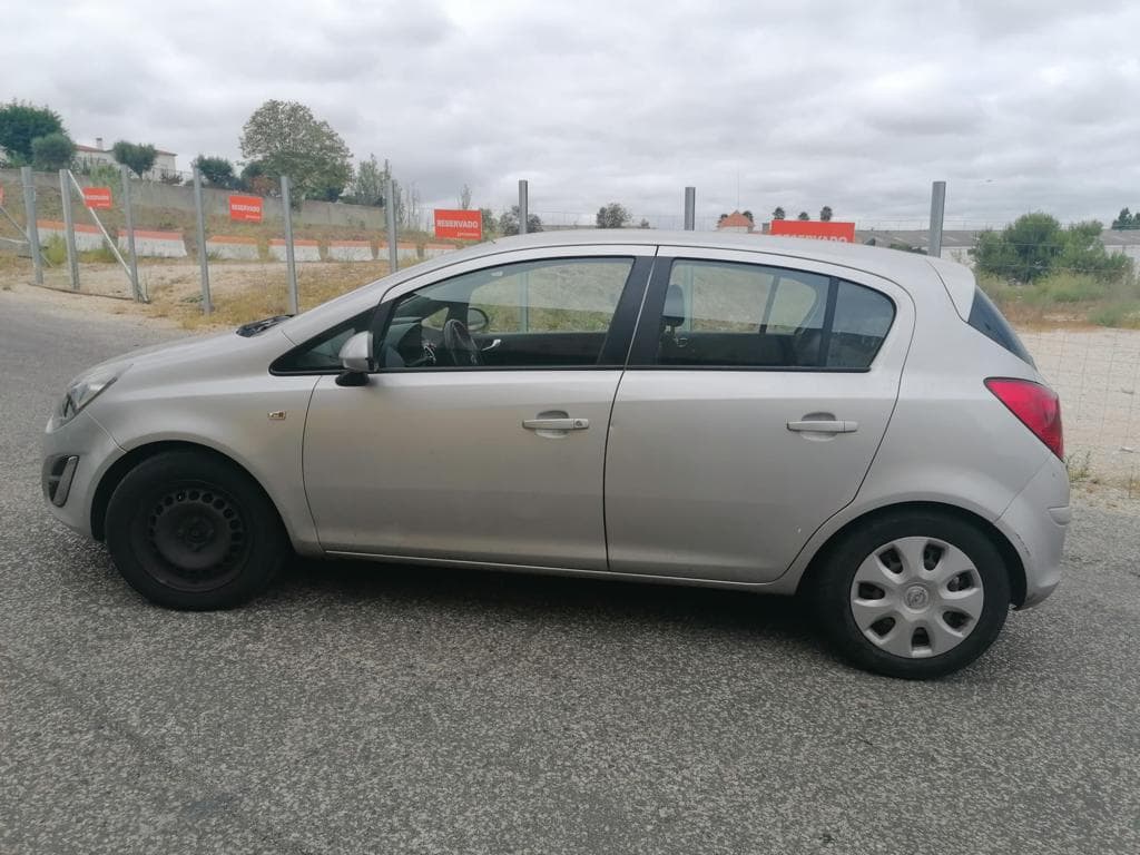 Opel Corsa 1.3CDTI · Ano 2013 — imagem 4
