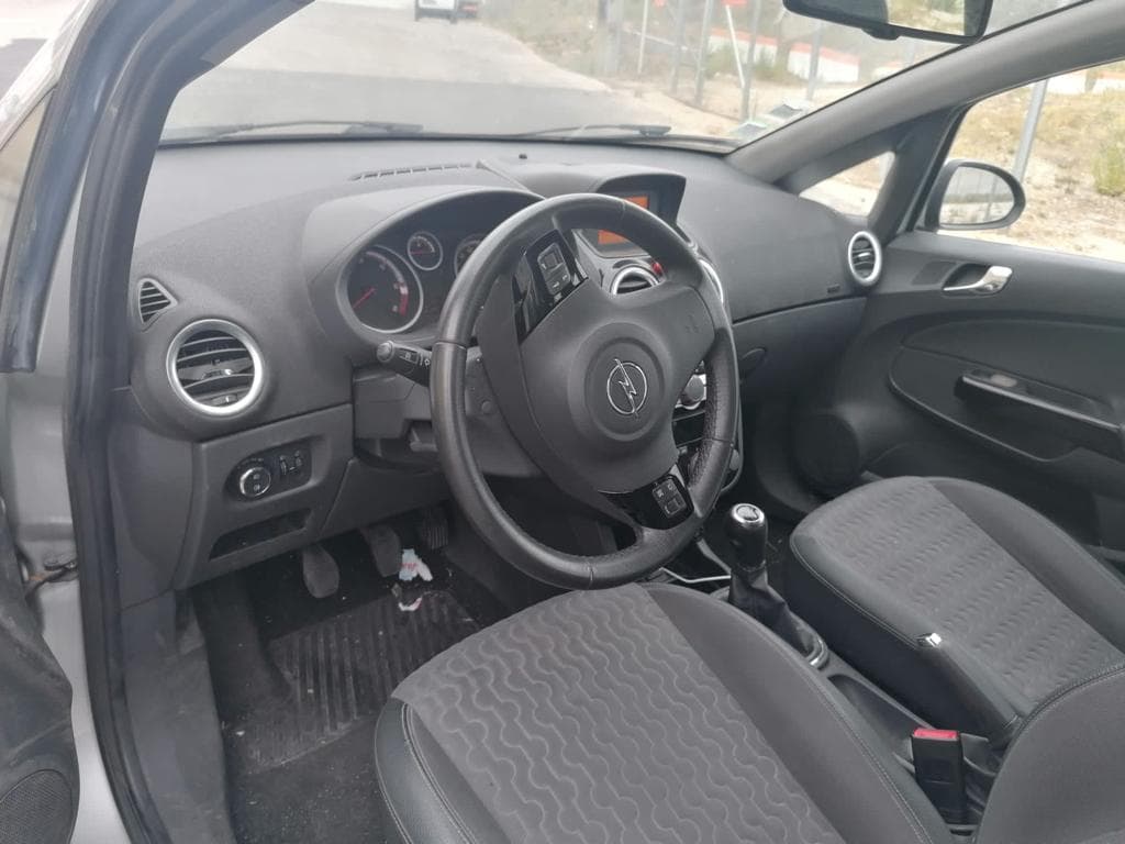 Opel Corsa 1.3CDTI · Ano 2013 — imagem 14