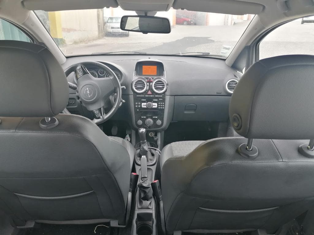 Opel Corsa 1.3CDTI · Ano 2013 — imagem 18