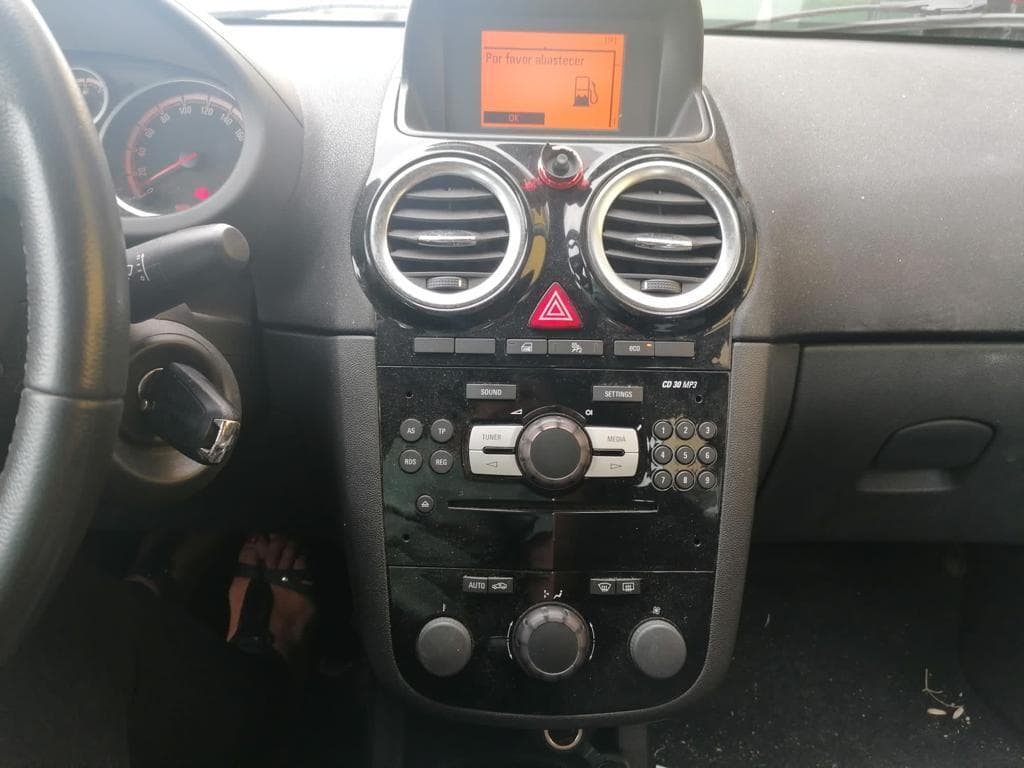 Opel Corsa 1.3CDTI · Ano 2013 — imagem 26