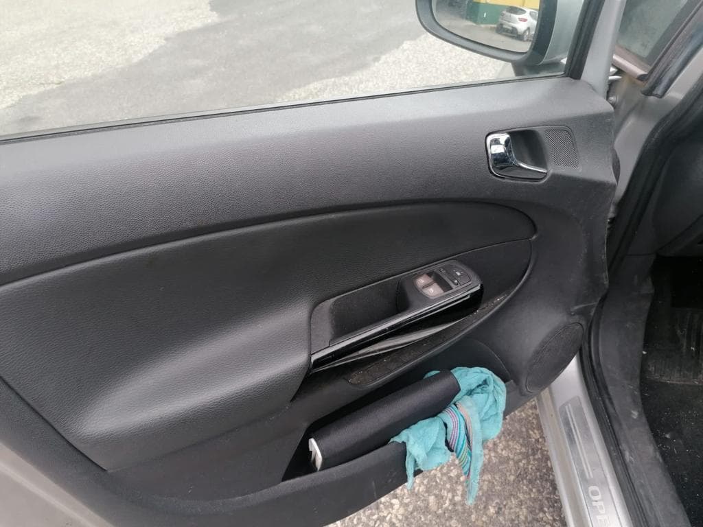 Opel Corsa 1.3CDTI · Ano 2013 — imagem 28