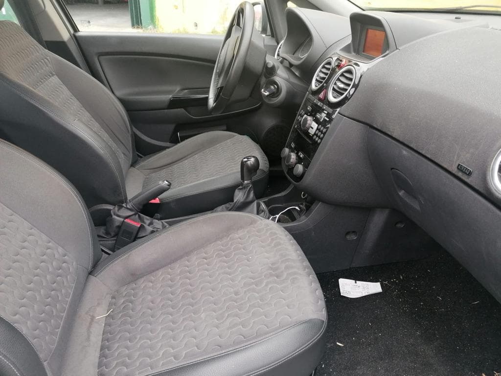 Opel Corsa 1.3CDTI · Ano 2013 — imagem 30