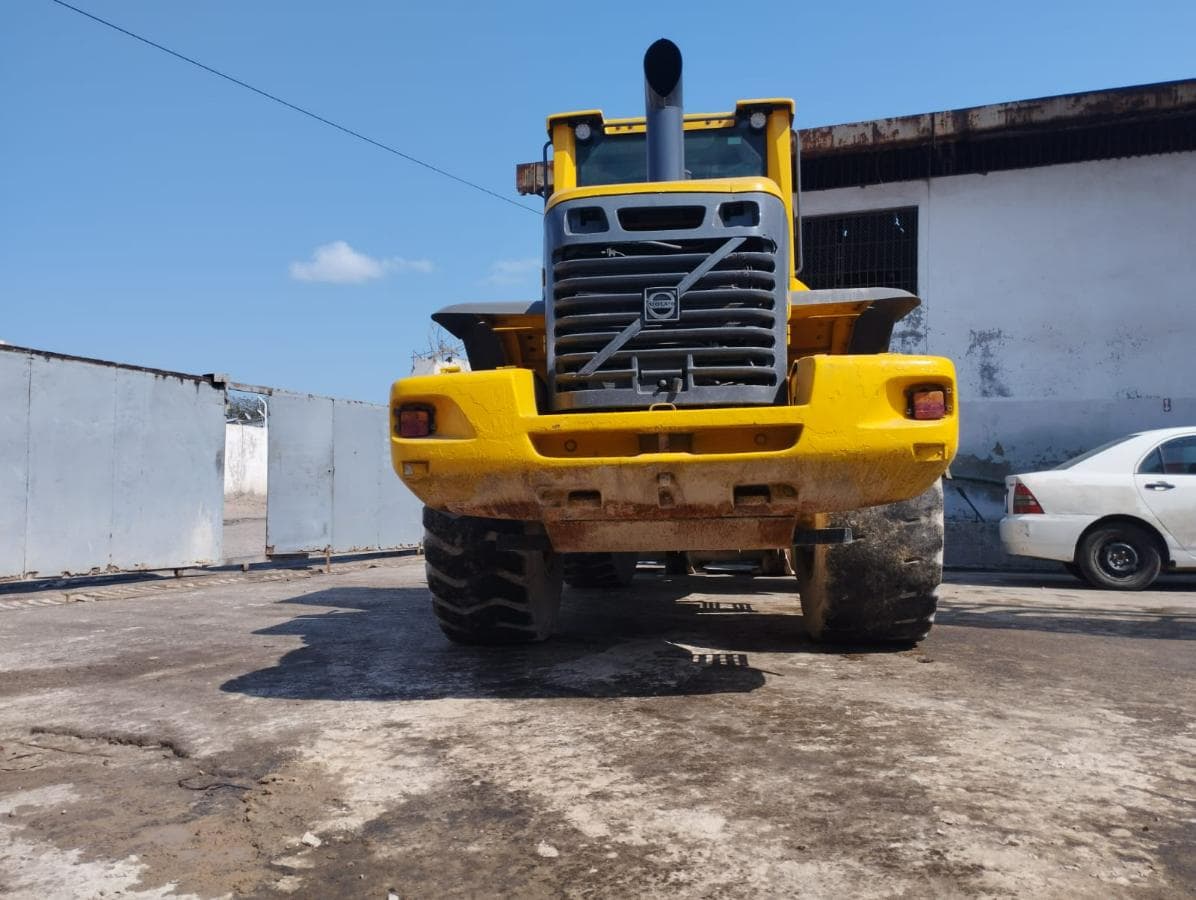 Pá Carregadeira Volvo L120F · — imagem 2