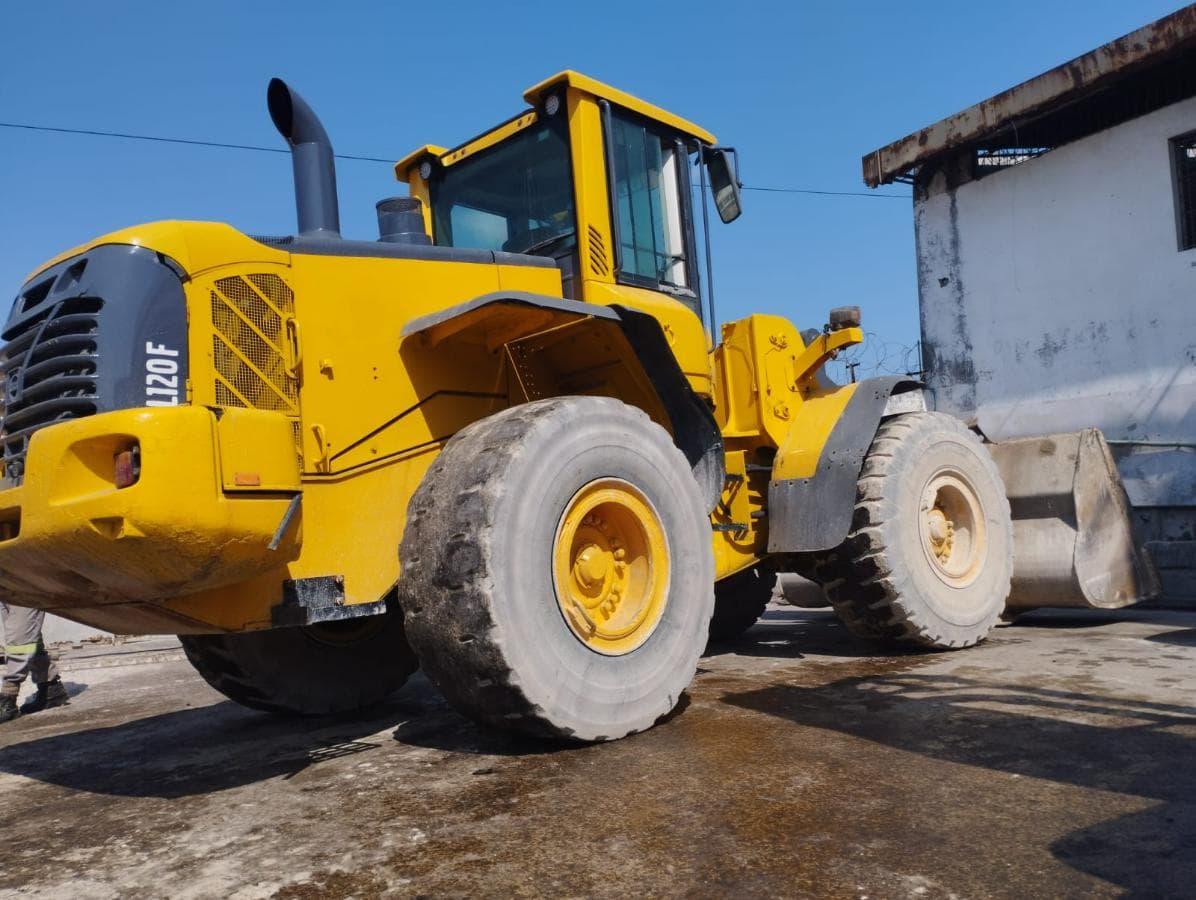 Pá Carregadeira Volvo L120F · — imagem 1