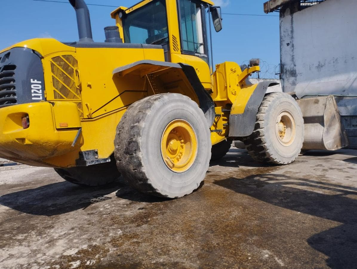 Pá Carregadeira Volvo L120F · — imagem 5