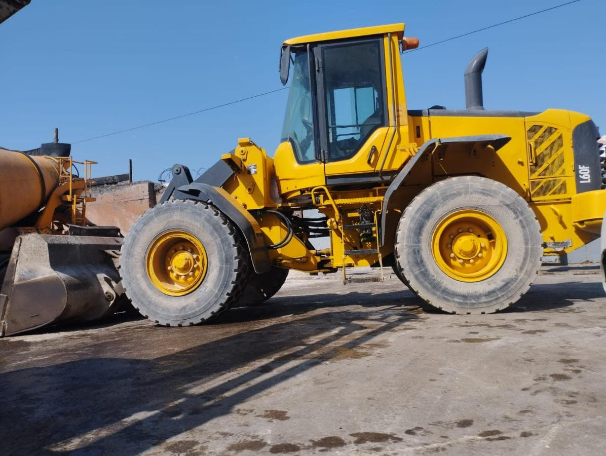 Pá carregadeira Volvo L60F · — image 3
