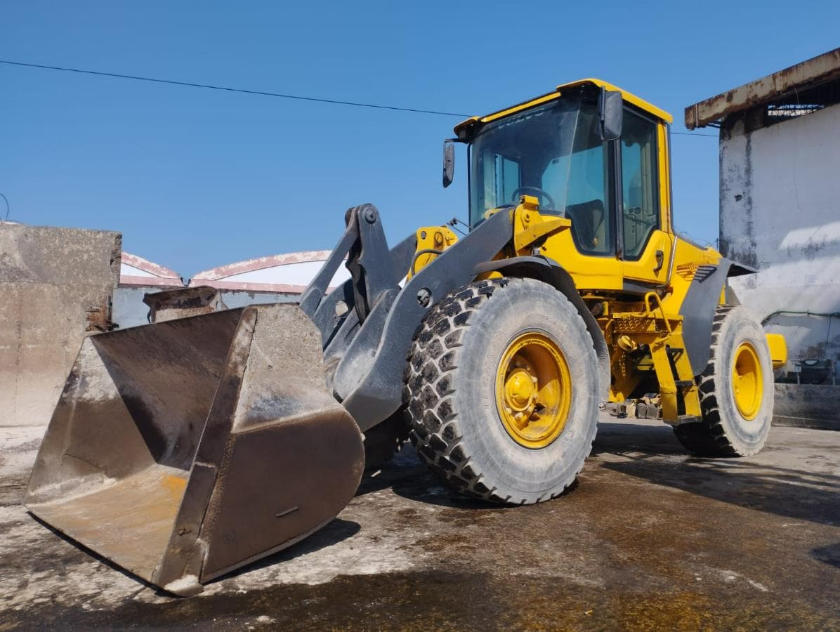 Pá carregadeira Volvo L60F ·