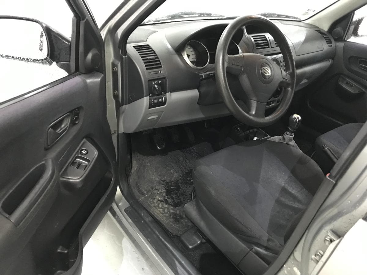 Suzuki Ignis 1.3 DDis · Ano 2003 — imagen 18