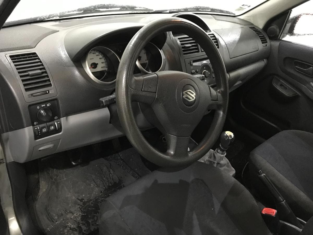 Suzuki Ignis 1.3 DDis · Ano 2003 — imagen 28