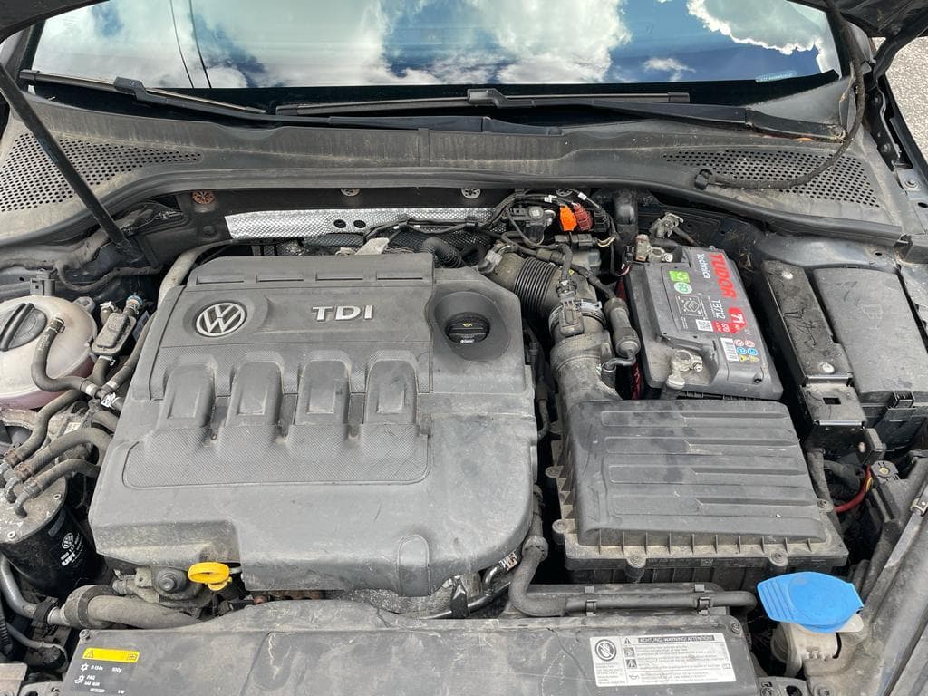 Volkswagen Golf 1.6TDI · Ano 2014 — image 7