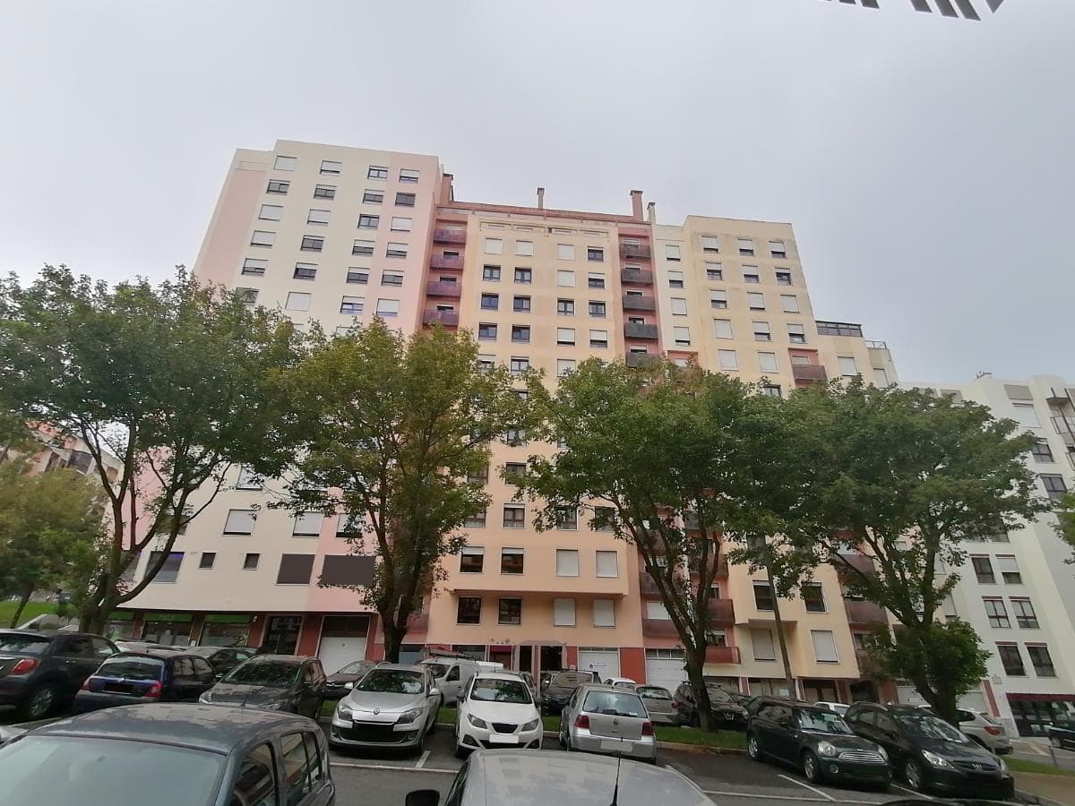 Apartamento T3 · Alfragide, Amadora — image 2