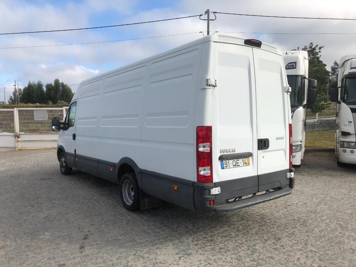 Iveco Daily 35C15 · Ano 2012 — image 11
