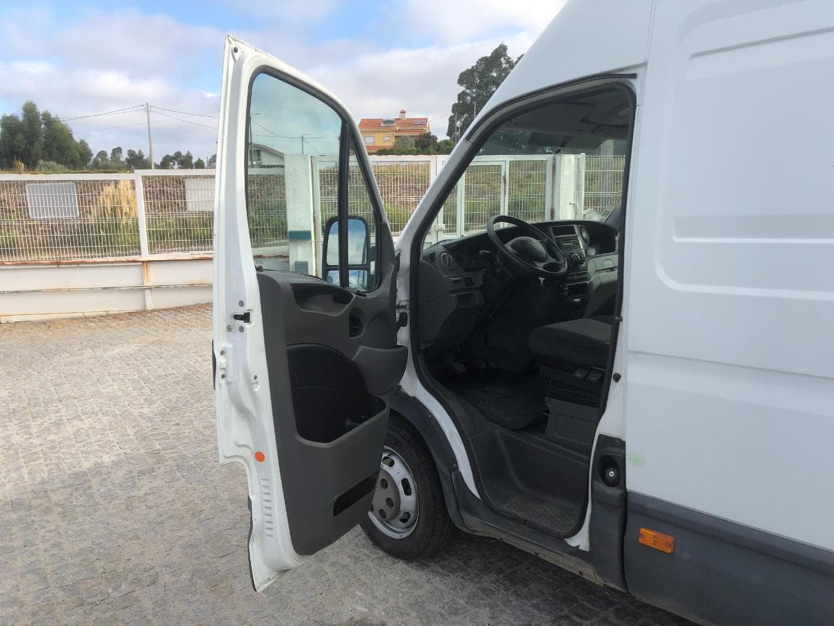 Iveco Daily 35C15 · Ano 2012 — image 22