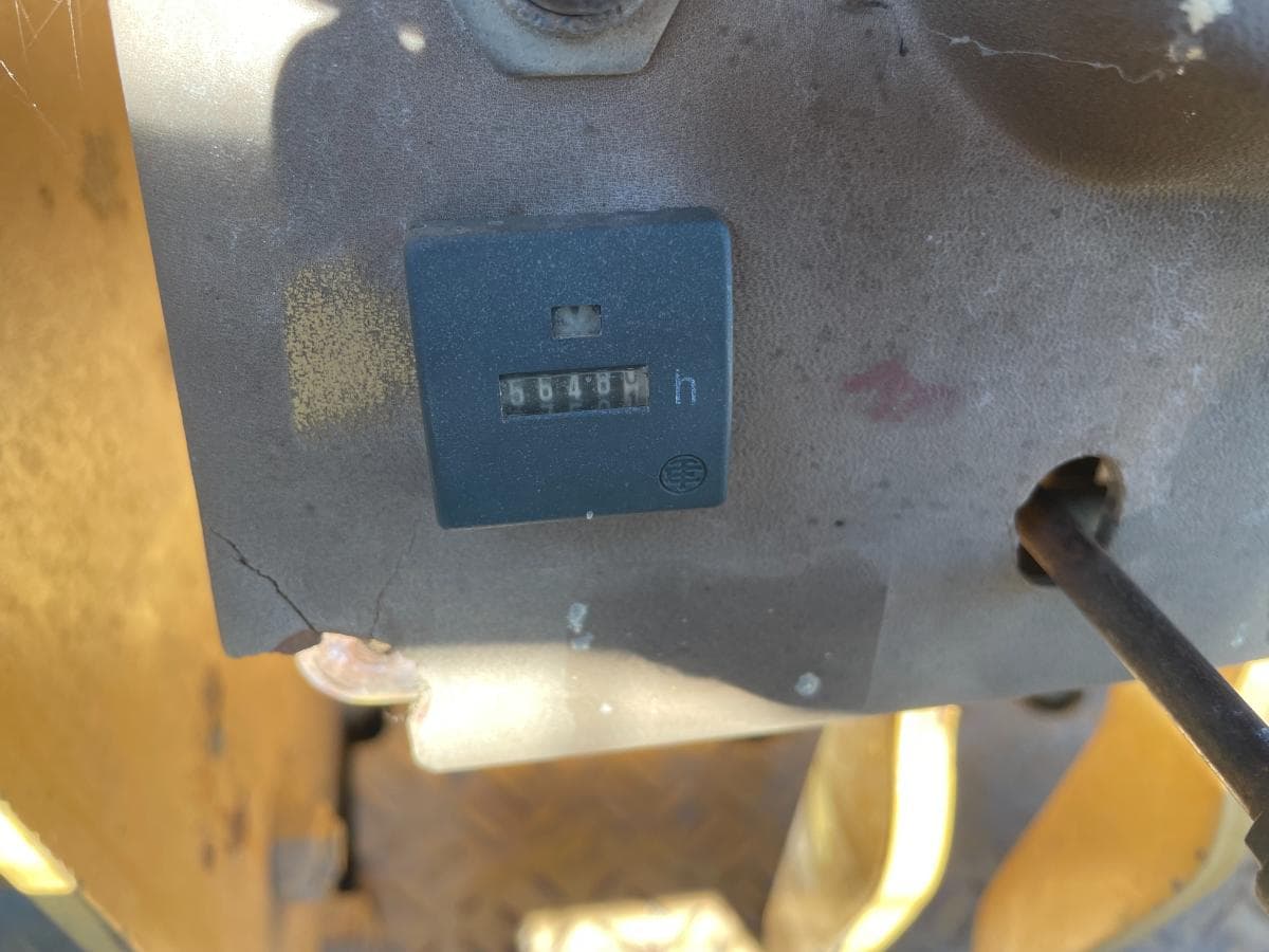 Bulldozer CAT D3B — imagen 6