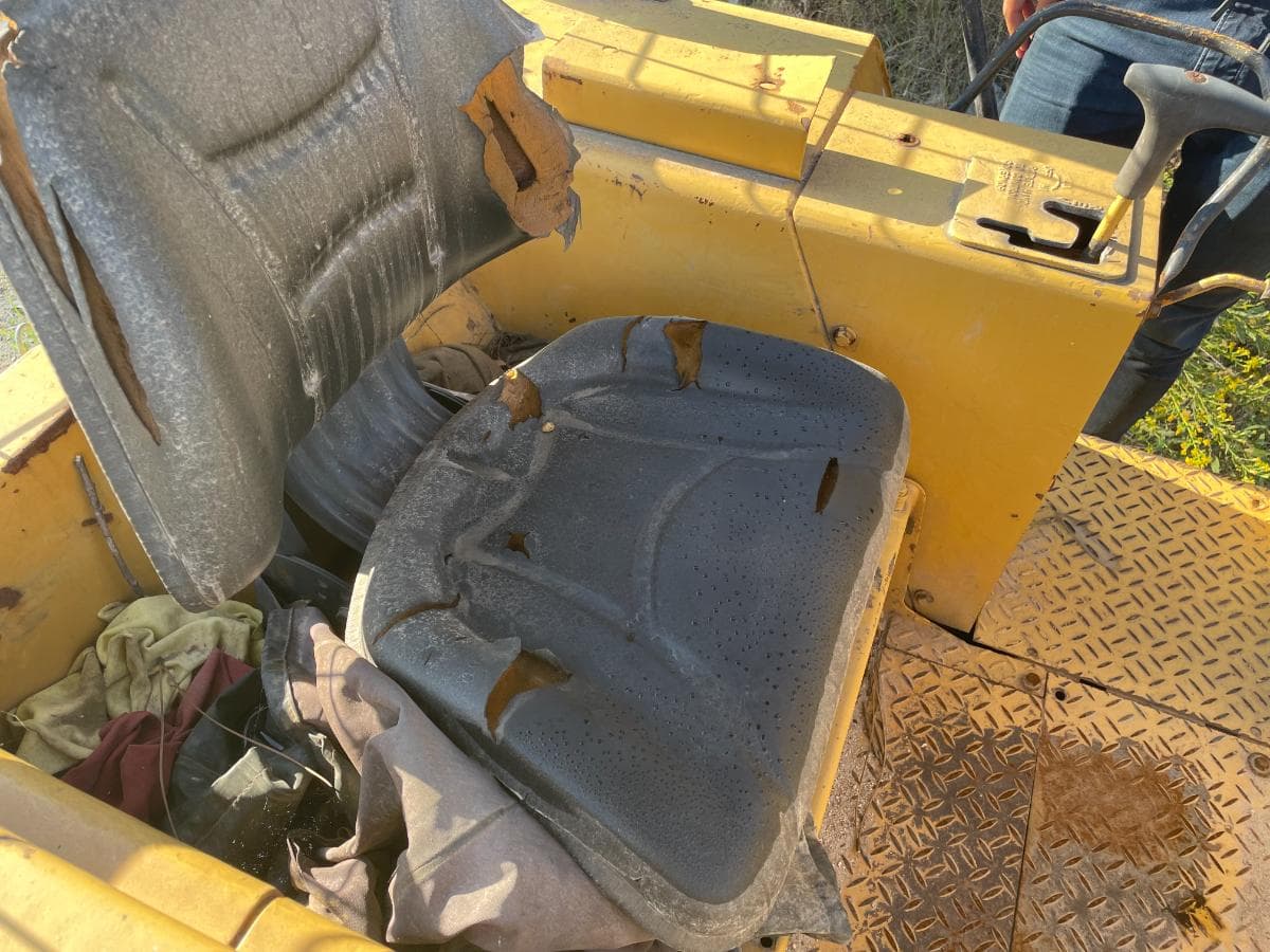 Bulldozer CAT D3B — imagen 7