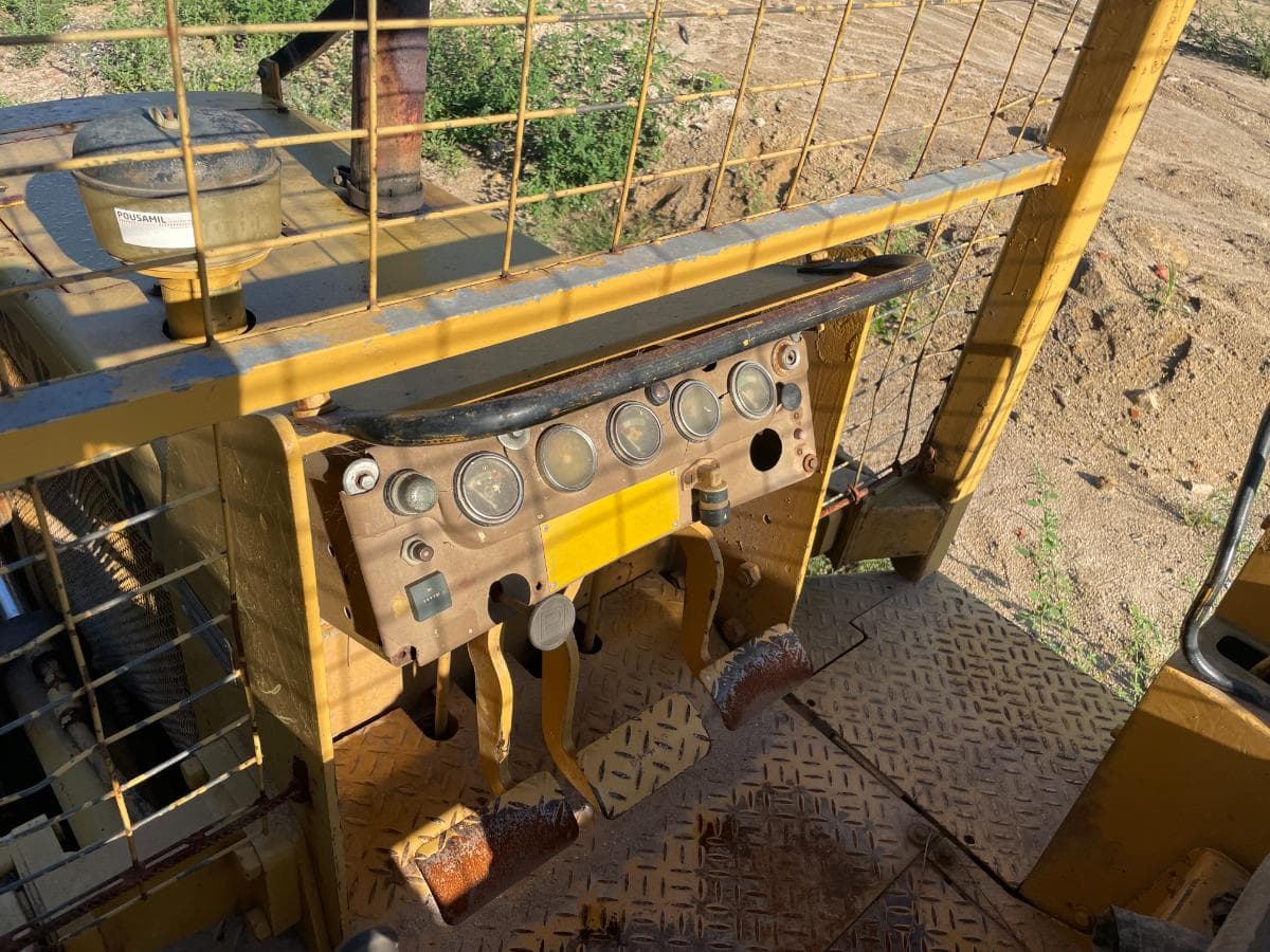Bulldozer CAT D3B — imagen 5