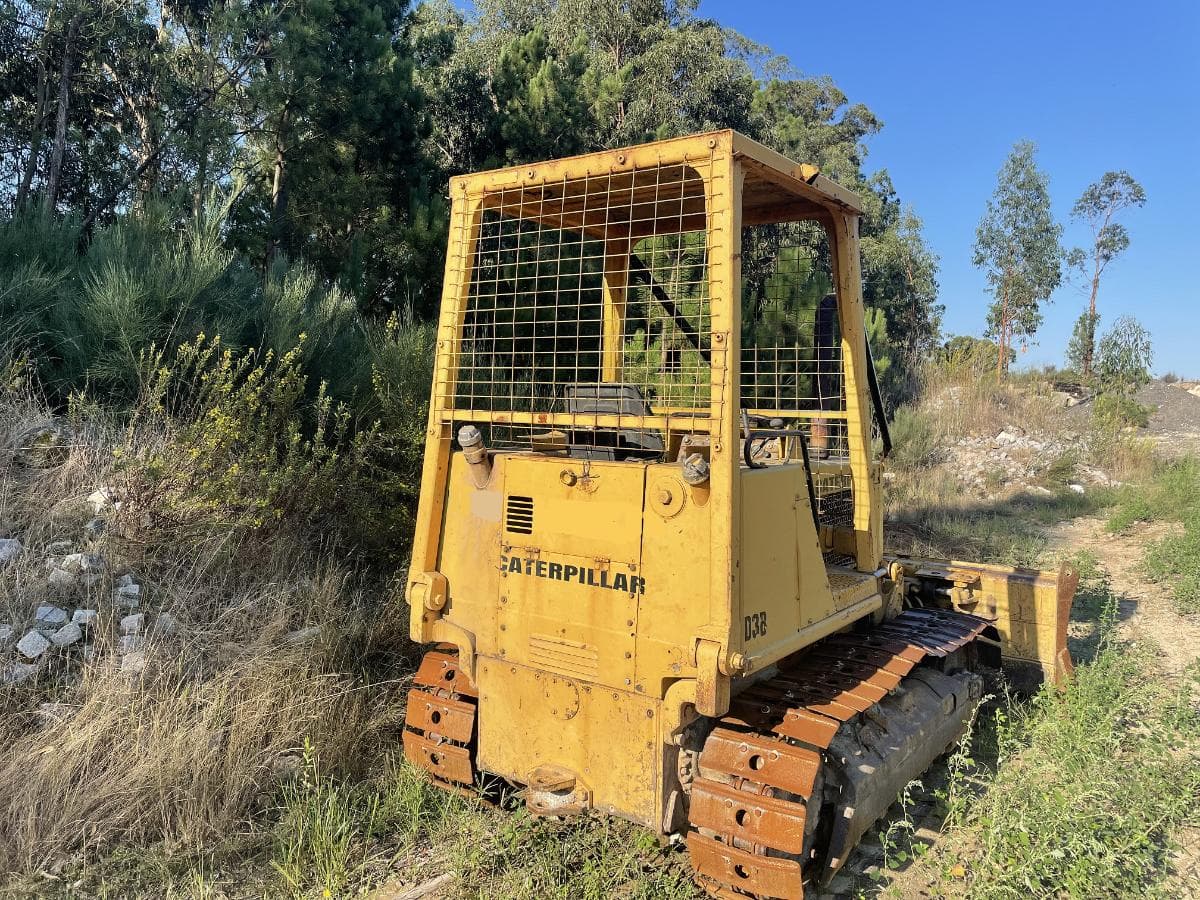 Bulldozer CAT D3B — imagen 3