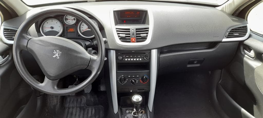 Peugeot 207 1.6HDI · Ano 2008 — imagem 12
