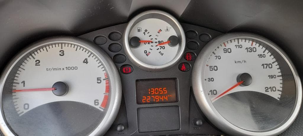 Peugeot 207 1.6HDI · Ano 2008 — imagem 15